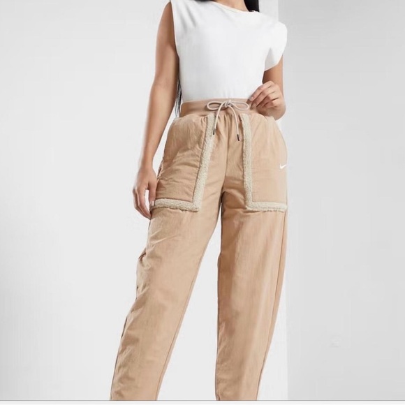 Nike Essentials Women’s Woven Sweatpants - Picture 7 of 11